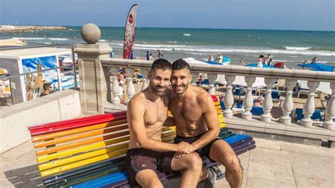 Descubre las increíbles rutas de playa gay en Sitges: ¡un paraíso。